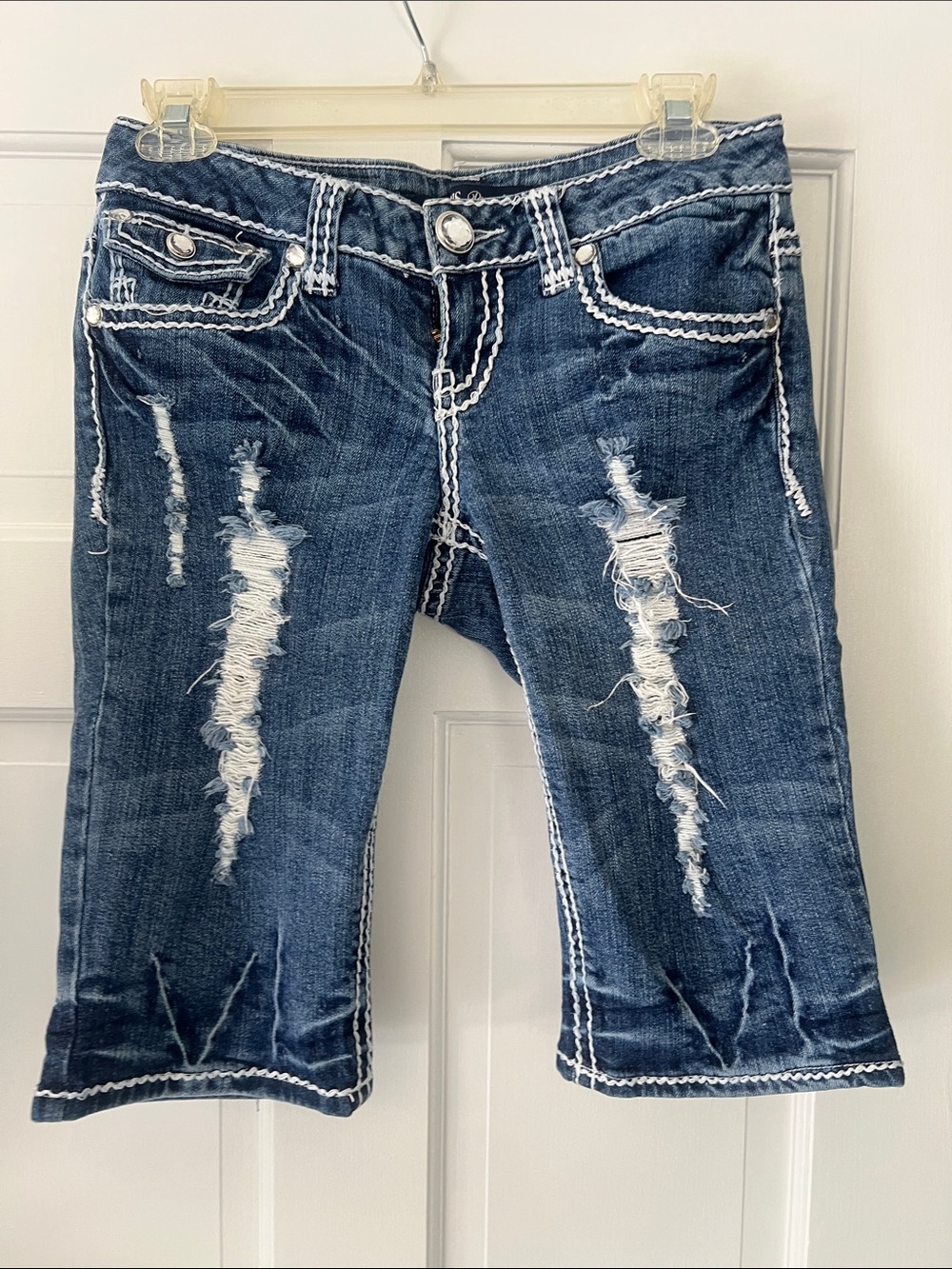 Distressed Dark Wash Capri Jeans with White Contrast Stitching